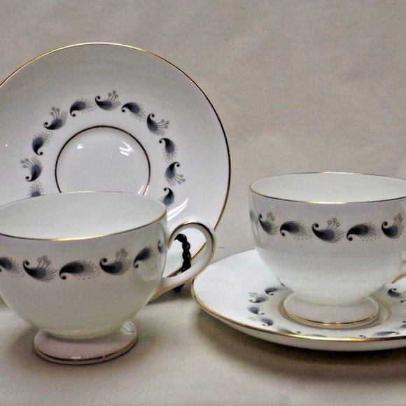 Wedgwood Bone China England Set of 2 Stardust Footed Tea Cups and Saucers. R4292 - Picture 1 of 16